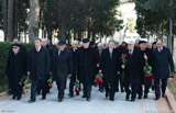 Участники Первого съезда ученых Азербайджана посетили могилу общенационального лидера Гейдара Алиева