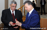 Академик Ариф Меликов удостоен Золотой медали имени Низами Гянджеви Азербайджанской Республики