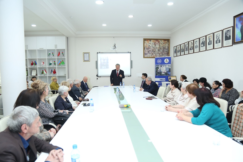 В НАНА состоялась научная сессия, посвященная 100-летнему юбилею выдающегося азербайджанского поэта Али Туде