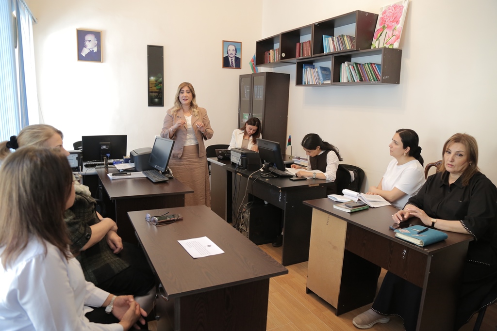 Mifologiya şöbəsinin seminarında monomif nəzəriyyəsi və əcdad kultu müzakirə edilib