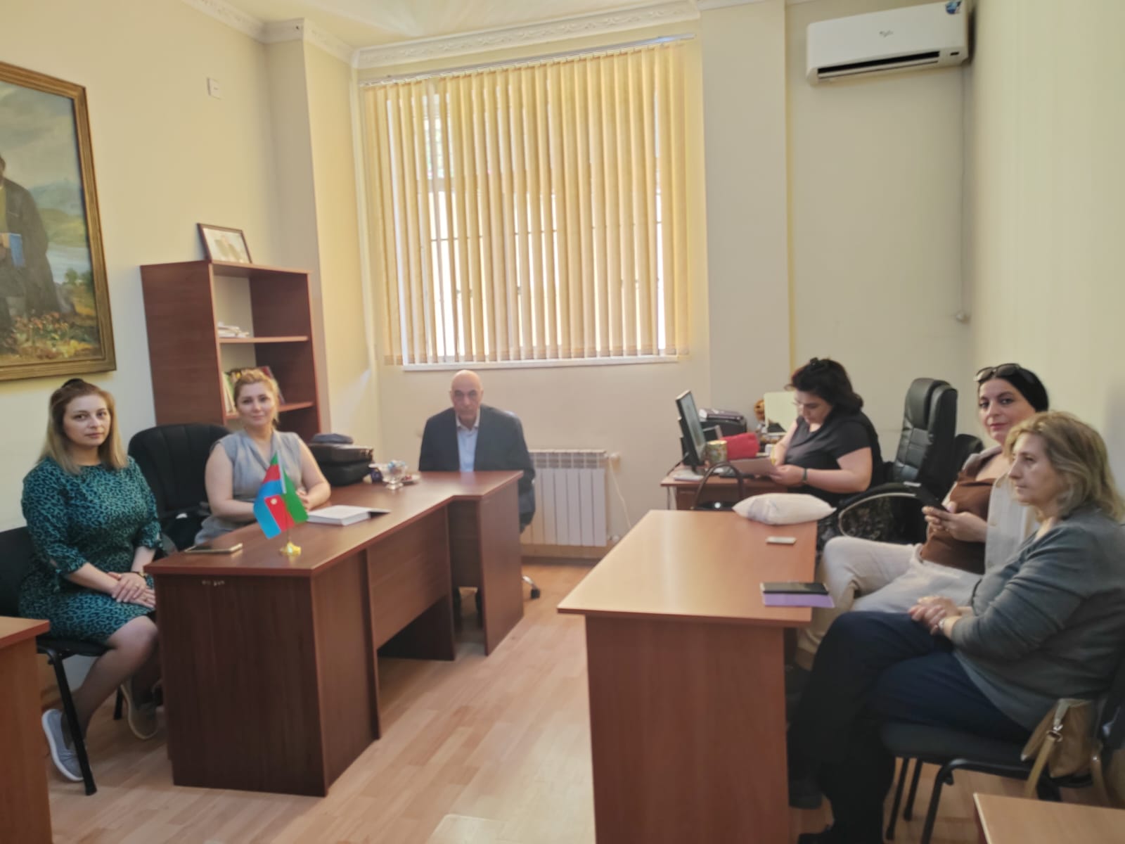 Folklor İnstitutunda “Kitabi-Dədə Qorqud”un mifoloji xülasələrinə dair məruzə təqdim edilib