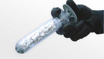 Sponge-filled syringe can plug gunshot wounds in seconds