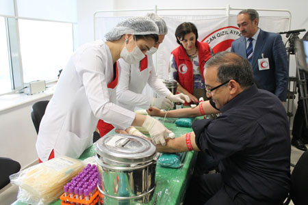 Сотрудники НАНА приняли участие в акции добровольной сдачи крови