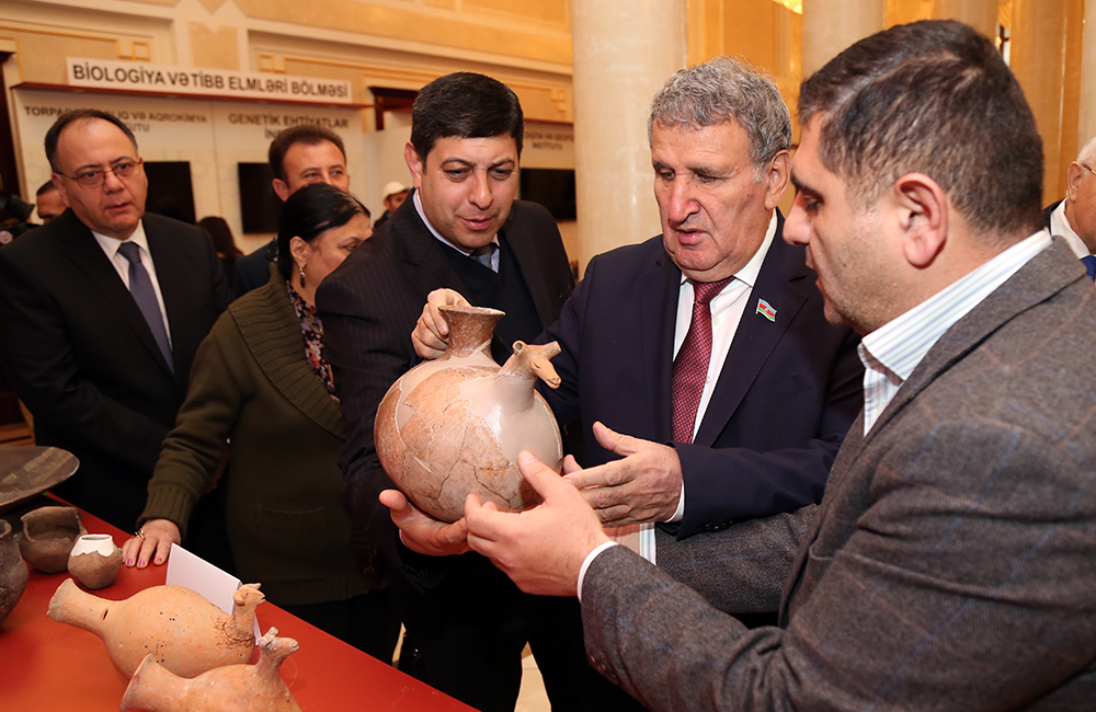 Состоялась научная сессия, посвященная итогам археологических раскопок, которые велись на территории Азербайджана в 2023 году