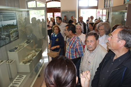 Portuguese scientists acquainted with artifacts exhibition of the Institute of Archeology and Ethnography