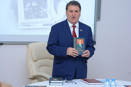 Akademik Kamal Talıbzadənin kitablarının təqdimatı oldu