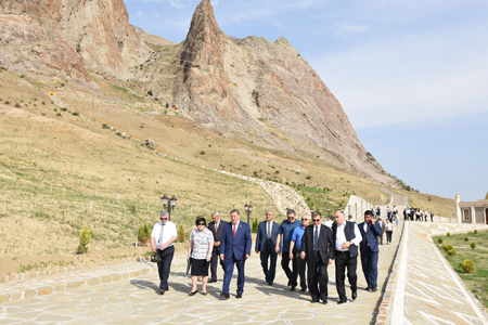 Participants of the International Conference familiarized with the historical monuments of Nakhchivan