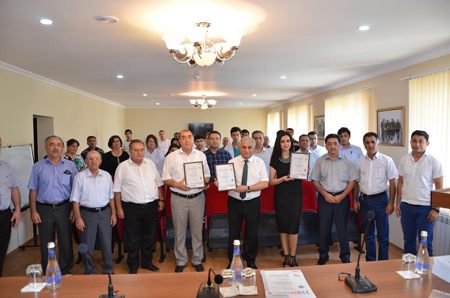 Впервые в Азербайджане Опытно-промышленному заводу представлены новые версии сертификатов ISO