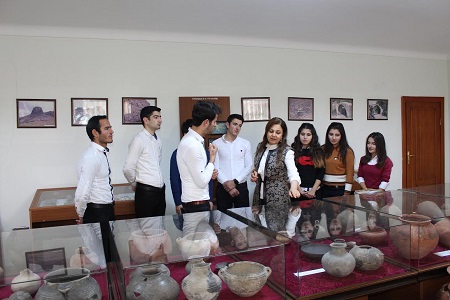 В Музее археологии и этнографии при Нахчыванском отделении был проведен открытый урок для студентов