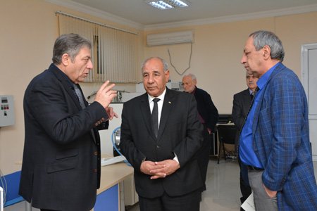Институт физики НАНА установит сотрудничество с Институтом физики и математики Туркменистана
