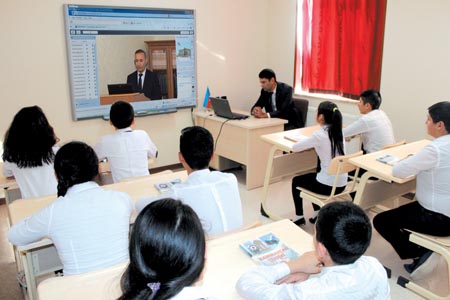 За интерактивным уроком, проведенным в Нахчыванском отделении НАНА, наблюдали учащиеся 194 учебных заведений автономной республики