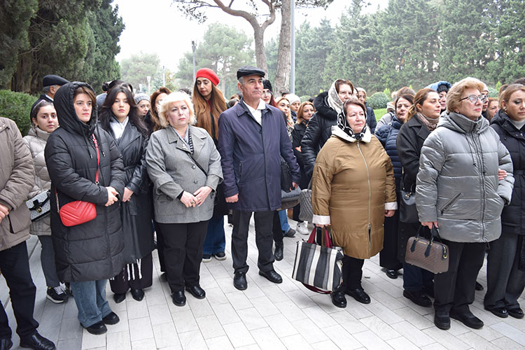 Botanika İnstitutunda Ulu Öndər Heydər Əliyevin anım gününə həsr olunmuş tədbir keçirilib