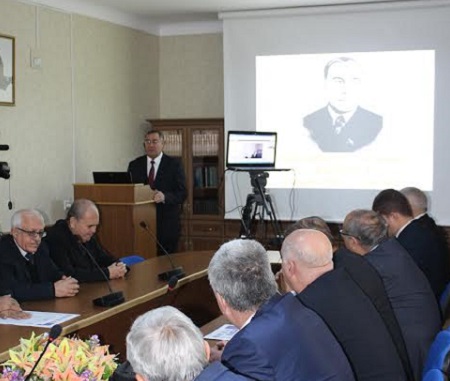 На интерактивном открытом уроке рассказывалось о жизни и деятельности видного государственного деятеля и ученого Азербайджана Азиза Алиева