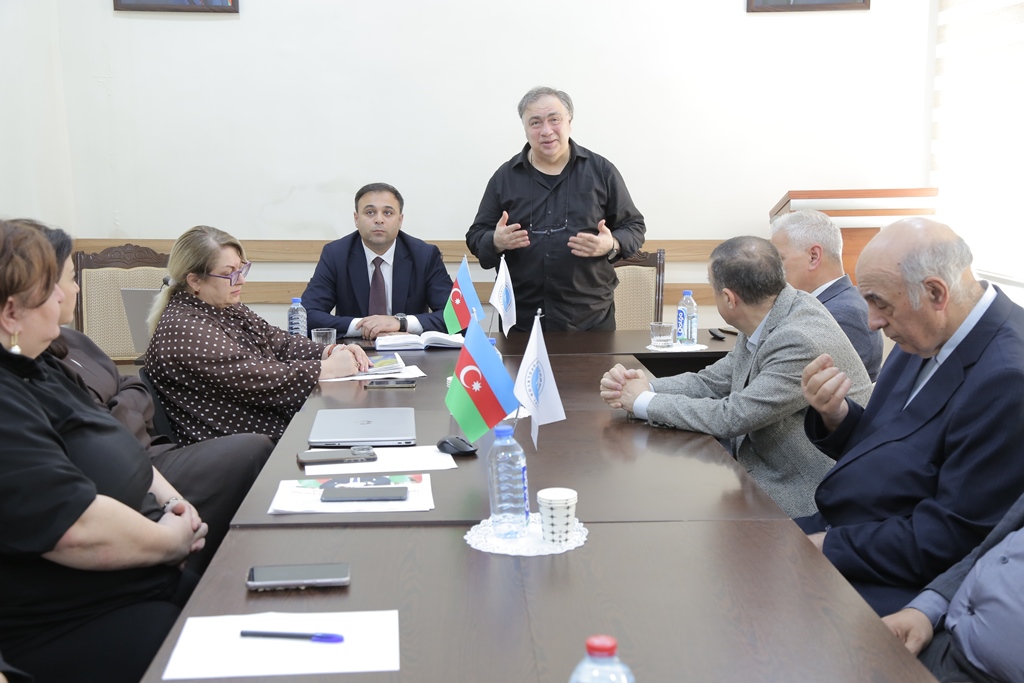 Müasirlik və arxaika arasında: Folklor İnstitutunda Elmir Mirzəyevin elmi məruzəsi müzakirə olunub