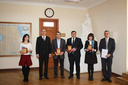Группа сотрудников Института языкознания была награждена по случаю Дня молодежи