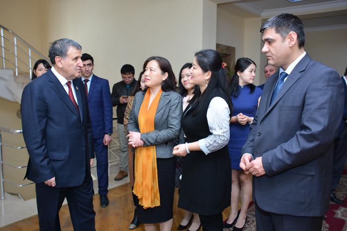 Литературные связи между Азербайджаном и Китаем расширяются