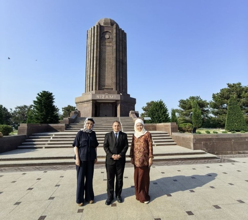 Özbəkistanlı alimlər Gəncədə Nizami Gəncəvinin irsi ilə tanış olublar