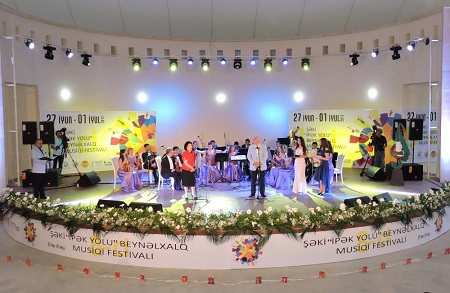 В Шеки проходит VIII Международный музыкальный фестиваль «Шелковый путь»