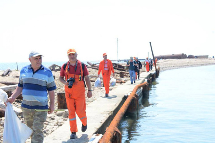 На острове Хара Зира Каспийского моря ведутся научные исследования