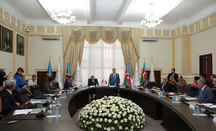 Состоялся «круглый стол», посвященный связям между  Азербайджаном и Китаем