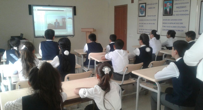 На интерактивном уроке рассказывалось об этапах исторического развития азербайджанского языка