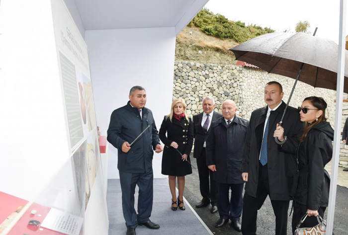 Глава государства ознакомился с ходом археологических исследований, проведенных в некрополе Гегели в селе Демирчи