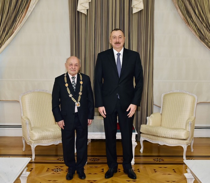 Президент Ильхам Алиев вручил Народному художнику Омару Эльдарову орден «Гейдара Алиева»