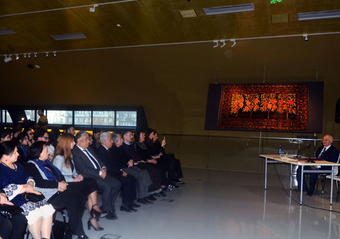 В Музее ковров состоялась встреча с академиком Теймуром Буньядовым
