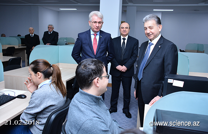 Президент НАНА ознакомился с процессом вступительных экзаменов в докторантуру