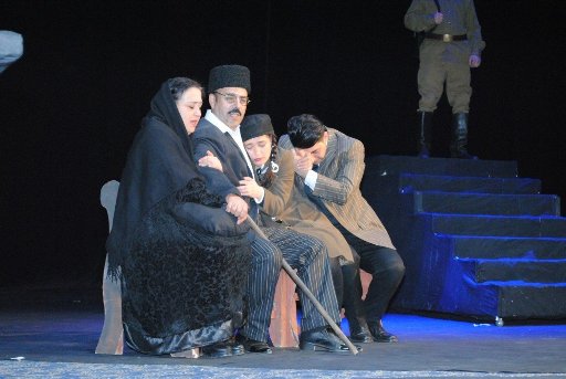 Состоялась премьера спектакля «Свет во мраке», посвященного семье видного драматурга Гусейна Джавида