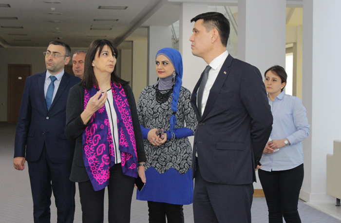 Посол Туркменистана в Азербайджане посетил Центральную научную библиотеку