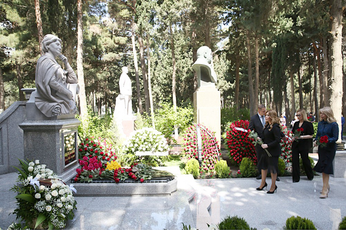 Состоялась церемония открытия комплекса надгробного памятника академику Рафиге Алиевой