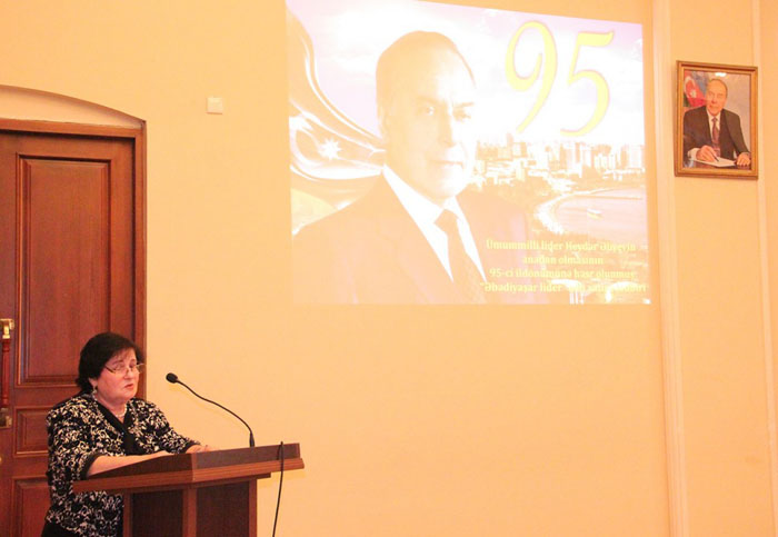 В Национальном музее истории Азербайджана почтена память общенационального лидера Гейдара Алиева
