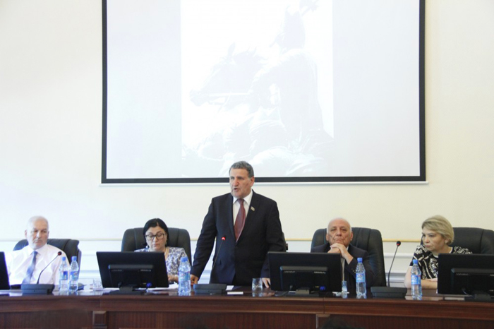 Состоялась презентация труда английского востоковеда Майкла Аксворта «Надир шах» на азербайджанском языке