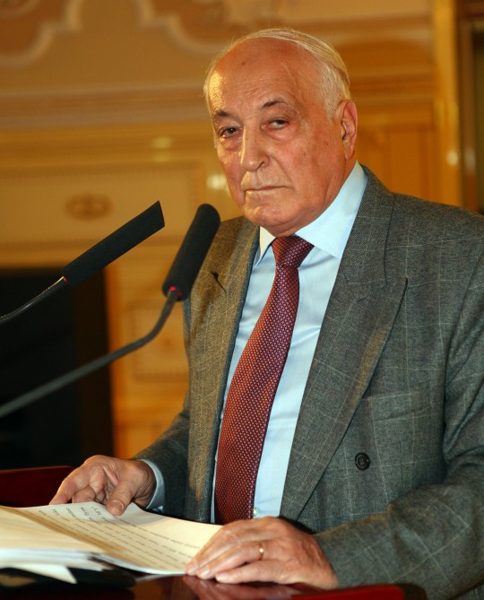 Azərbaycanlı alim akademik Aleksandr Tvalçrelidze adına mükafata layiq görülüb