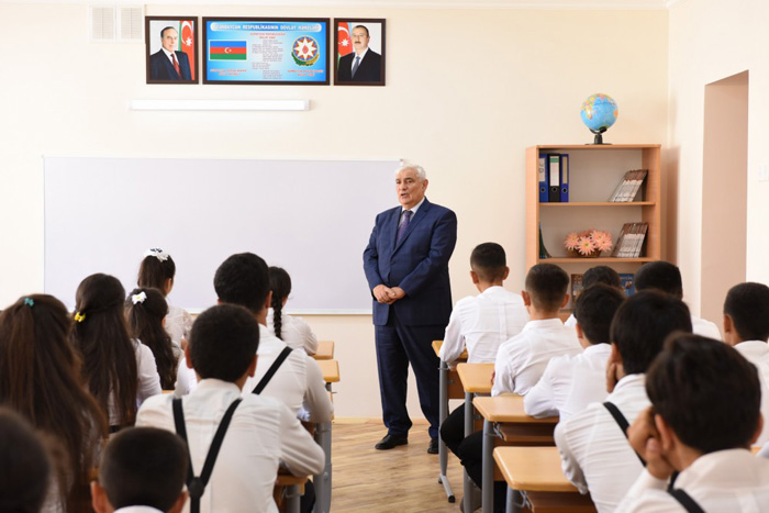 Academician Kamal Abdulla delivered a lecture to the schoolchildren on “Knowledge Day”