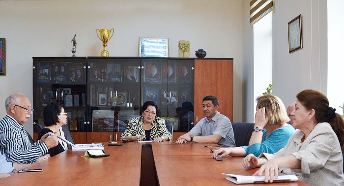 The creation of an Anthropology Center at the Institute of Archeology and Ethnography discussed