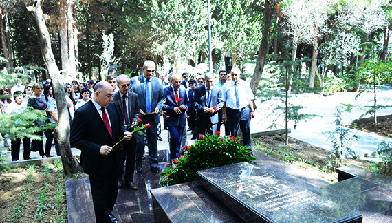 The staff of the institute visited the graveyard of the great scientist Lutfi Zadeh