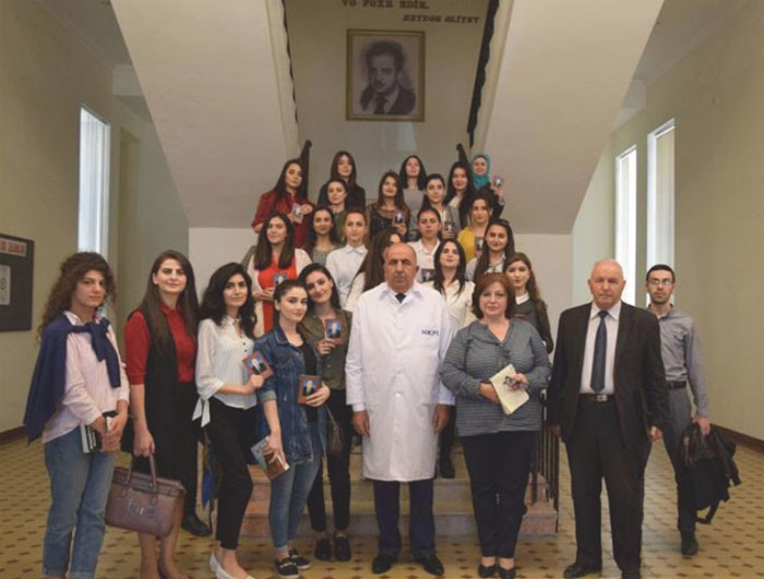 Akademik Vaqif Abbasov ADPU-nun Kimya fakültəsinin magistrantları ilə görüşüb