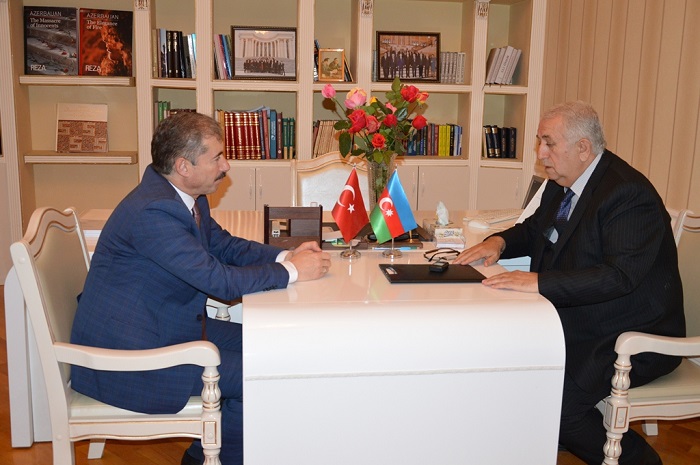 Турецкий дипломат посетил Гянджинское отделение НАНА