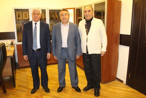 Узбекский поэт и ученый Тахир Каххар посетил Институт фольклора Академии наук
