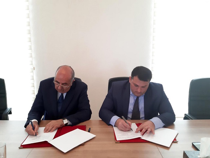Институт нефтехимических процессов и Институт овощеводства подписали соглашение о сотрудничестве