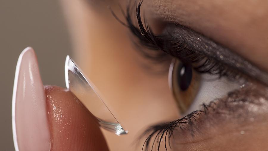 Scientists create contact lenses that zoom when you blink twice