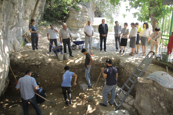 В пещере Дамджылы проводятся археологические раскопки
