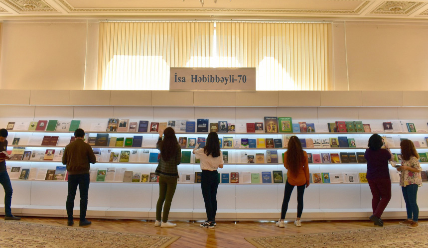 В Национальной библиотеке открылась книжная выставка "Иса Габиббейли - 70"