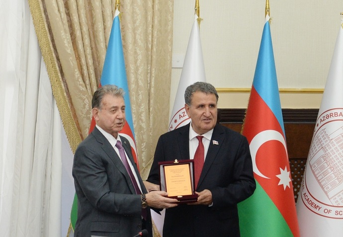 Academician Isa Habibbayli was awarded the Honorary Diploma of ANAS