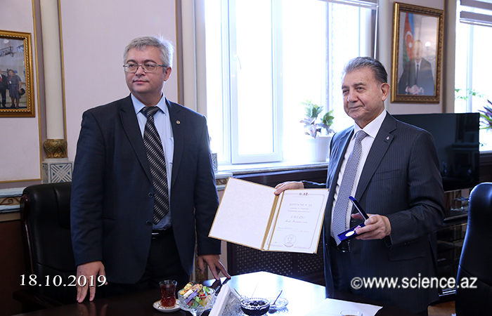 Academician Akif Alizadeh was awarded a medal for his contribution to the development of paleontology