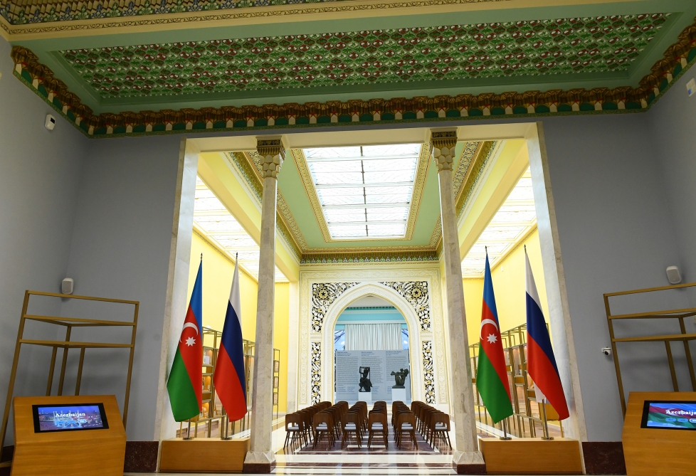 Выставка достижений народного хозяйства в Москве представляет экспонаты Национального музея истории Азербайджана