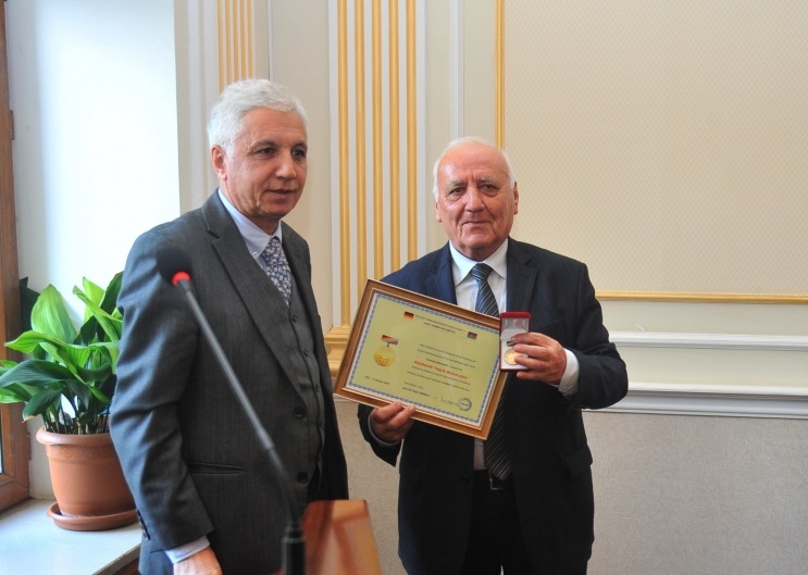 Academician Yagub Mahmudov awarded the medal “Dostlug”