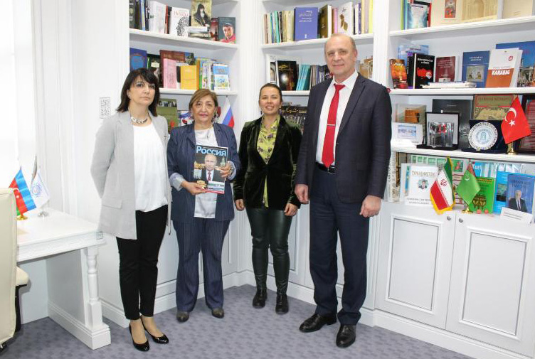 Представители посольства России в Азербайджане ознакомились с документами, хранящимися в Центральной научной библиотеке